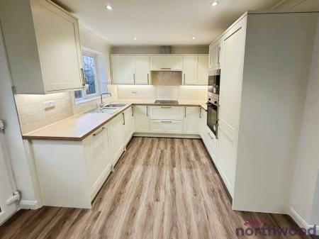 2 bedroom Detached bungalow to let in Gorse Lane, Clacton-On-Sea, CO15