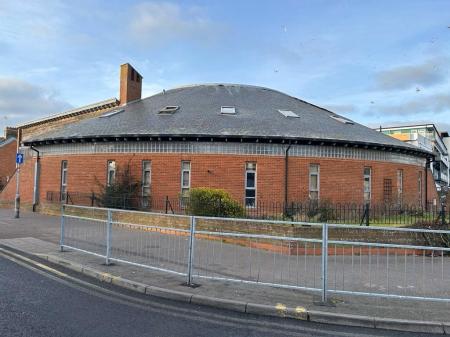 1 bedroom Flat to let in St. Helena Court, Jackson Road, Clacton-On-Sea, CO15