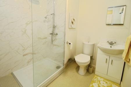 1 bedroom Flat for sale in Saxmundham Way, Clacton-On-Sea, CO16
