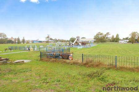 2 bedroom Apartment to let in East Terrace, Walton-on-the-Naze, CO14