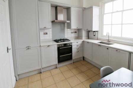2 bedroom Apartment to let in East Terrace, Walton-on-the-Naze, CO14