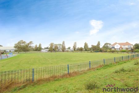 2 bedroom Apartment to let in East Terrace, Walton-on-the-Naze, CO14