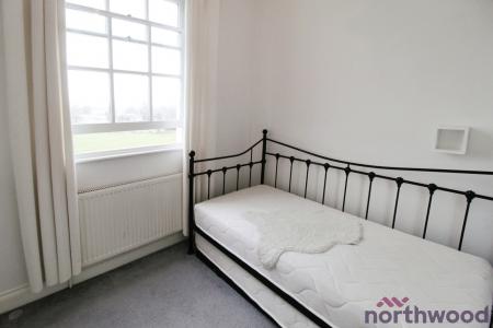 2 bedroom Apartment to let in East Terrace, Walton-on-the-Naze, CO14