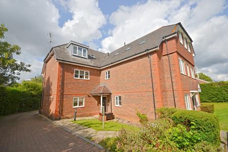 1 bedroom Flat for sale in Brewer Road, Southgate, Crawley, RH10