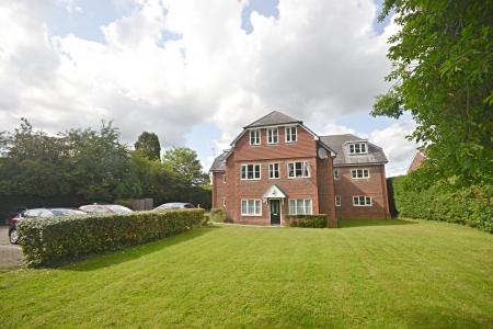 1 bedroom Flat for sale in Brewer Road, Southgate, Crawley, RH10