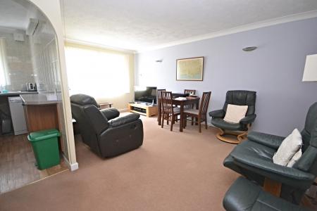 2 bedroom Flat for sale in Oak Road, Southgate, Crawley, RH11
