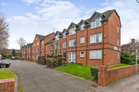 2 bedroom Flat for sale in Oak Road, Southgate, Crawley, RH11