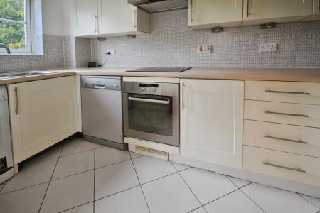 2 bedroom Apartment for sale in Tylehurst Drive, Redhill, RH1