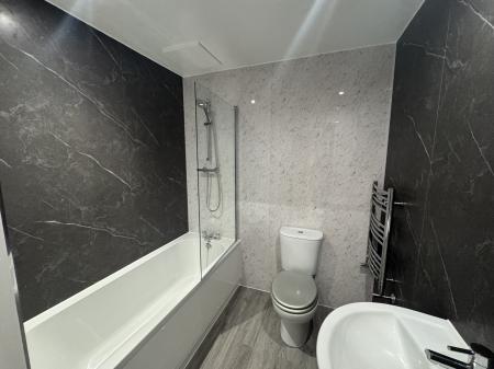 1 bedroom Flat to let in Lumley Road, Horley, RH6