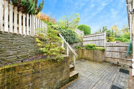 3 bedroom End of terrace house to let in Linkfield Street, Redhill, RH1