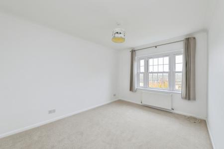 3 bedroom End of terrace house to let in Linkfield Street, Redhill, RH1