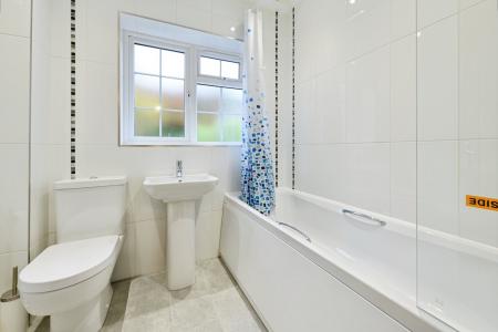 3 bedroom End of terrace house to let in Linkfield Street, Redhill, RH1