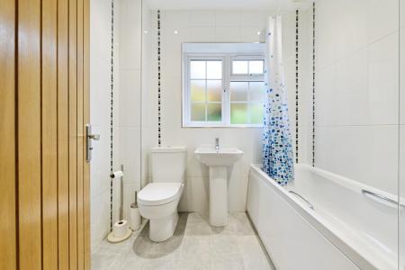 3 bedroom End of terrace house to let in Linkfield Street, Redhill, RH1