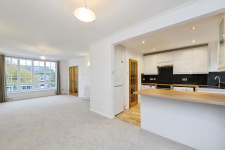 3 bedroom End of terrace house to let in Linkfield Street, Redhill, RH1