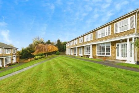 3 bedroom End of terrace house to let in Linkfield Street, Redhill, RH1