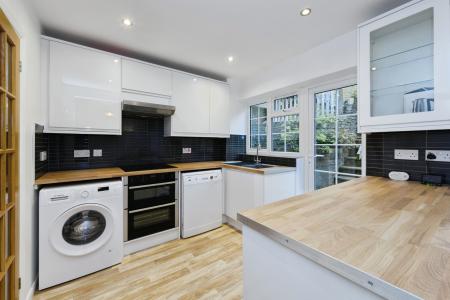 3 bedroom End of terrace house to let in Linkfield Street, Redhill, RH1