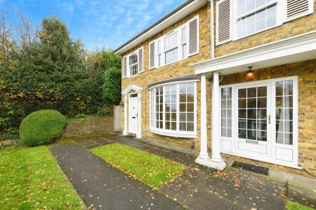 3 bedroom End of terrace house to let in Linkfield Street, Redhill, RH1