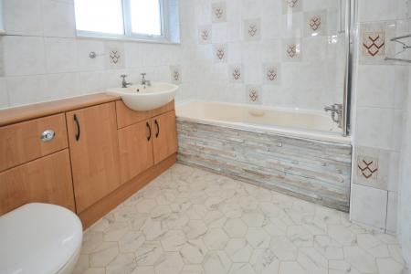 3 bedroom Semi-detached house to let in Rushams Road, Horsham, RH12