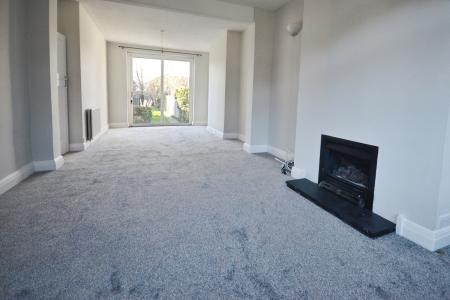 3 bedroom Semi-detached house to let in Rushams Road, Horsham, RH12