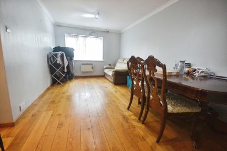 2 bedroom Flat for sale in Longmere Road, West Green, Crawley, RH10