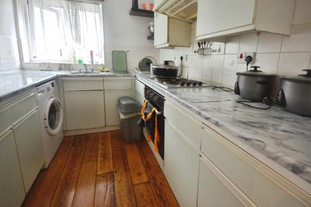 2 bedroom Flat for sale in Longmere Road, West Green, Crawley, RH10