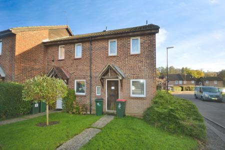2 bedroom End of terrace house for sale in Hillingdale, Broadfield, Crawley, RH11