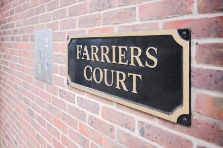 3 bedroom Town house to let in Farriers Court, Horsham, RH12