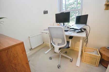 3 bedroom Town house to let in Farriers Court, Horsham, RH12