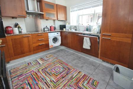 3 bedroom Town house to let in Farriers Court, Horsham, RH12