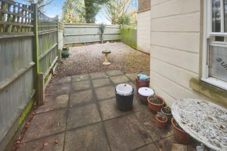 3 bedroom Town house to let in Farriers Court, Horsham, RH12