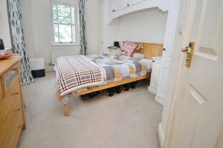 3 bedroom Town house to let in Farriers Court, Horsham, RH12