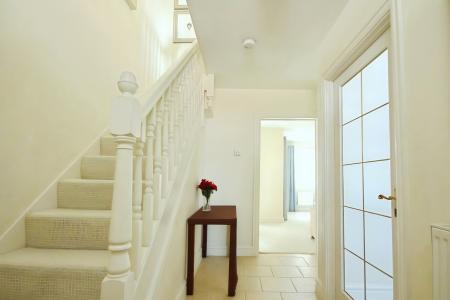 3 bedroom Town house to let in Farriers Court, Horsham, RH12