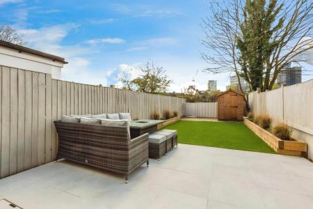 4 bedroom House to let in Leslie Park Road, Croydon - Surrey, CR0