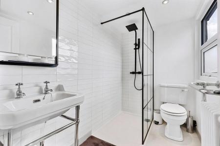 4 bedroom House to let in Leslie Park Road, Croydon - Surrey, CR0