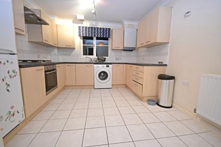 2 bedroom Flat to let in Granary Close, Horsham, RH12