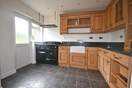 3 bedroom Bungalow to let in Morrell Avenue, Horsham, RH12