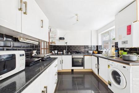 3 bedroom Terraced House to let in Climping Road, Ifield, Crawley, RH11