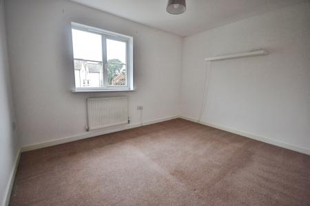 3 bedroom Semi-detached house to let in Deer Way, Horsham, RH12