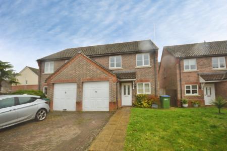 3 bedroom Semi-detached house to let in Deer Way, Horsham, RH12