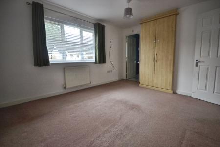 3 bedroom Semi-detached house to let in Deer Way, Horsham, RH12