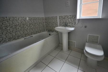 3 bedroom Semi-detached house to let in Deer Way, Horsham, RH12