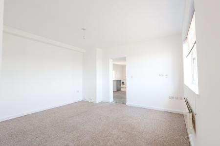 3 bedroom Flat for sale in Roe Farm Lane, Chaddesden, Derby, DE21