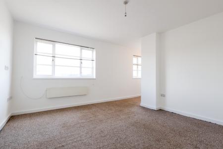 3 bedroom Flat for sale in Roe Farm Lane, Chaddesden, Derby, DE21