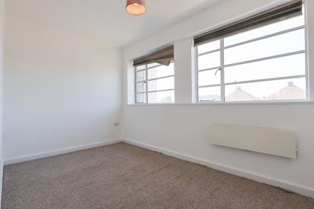 3 bedroom Flat for sale in Roe Farm Lane, Chaddesden, Derby, DE21