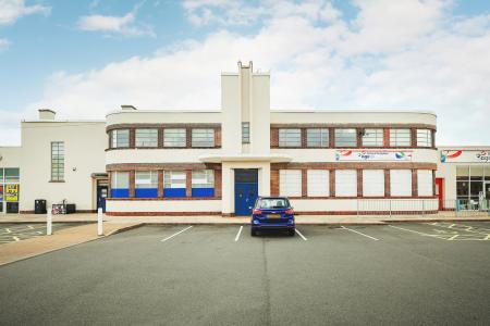 3 bedroom Flat for sale in Roe Farm Lane, Chaddesden, Derby, DE21