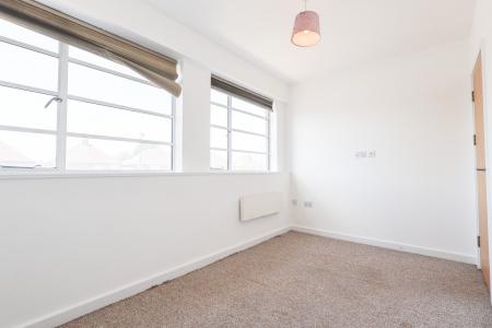3 bedroom Flat for sale in Roe Farm Lane, Chaddesden, Derby, DE21