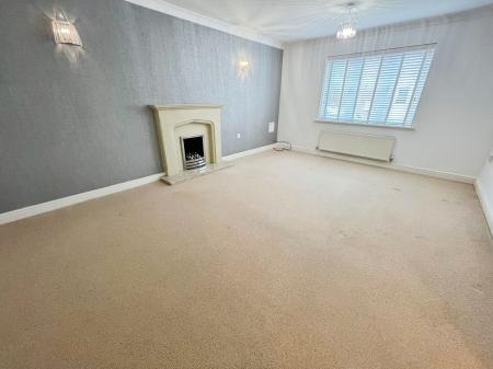 4 bedroom Semi-detached house to let in Ferncroft Walk, Chellaston, Derby, DE73