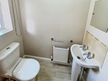 4 bedroom Semi-detached house to let in Ferncroft Walk, Chellaston, Derby, DE73