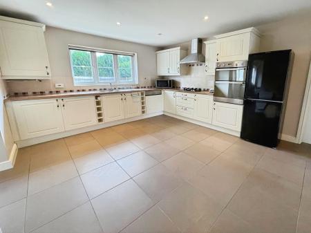 4 bedroom Semi-detached house to let in Ferncroft Walk, Chellaston, Derby, DE73