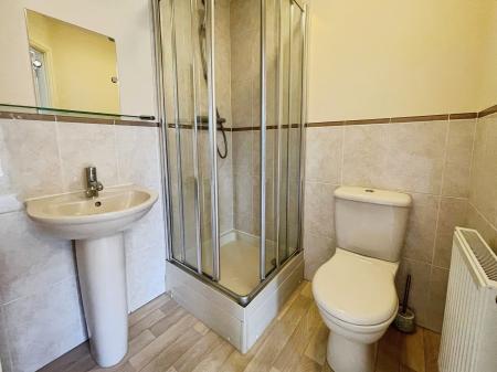 4 bedroom Semi-detached house to let in Ferncroft Walk, Chellaston, Derby, DE73